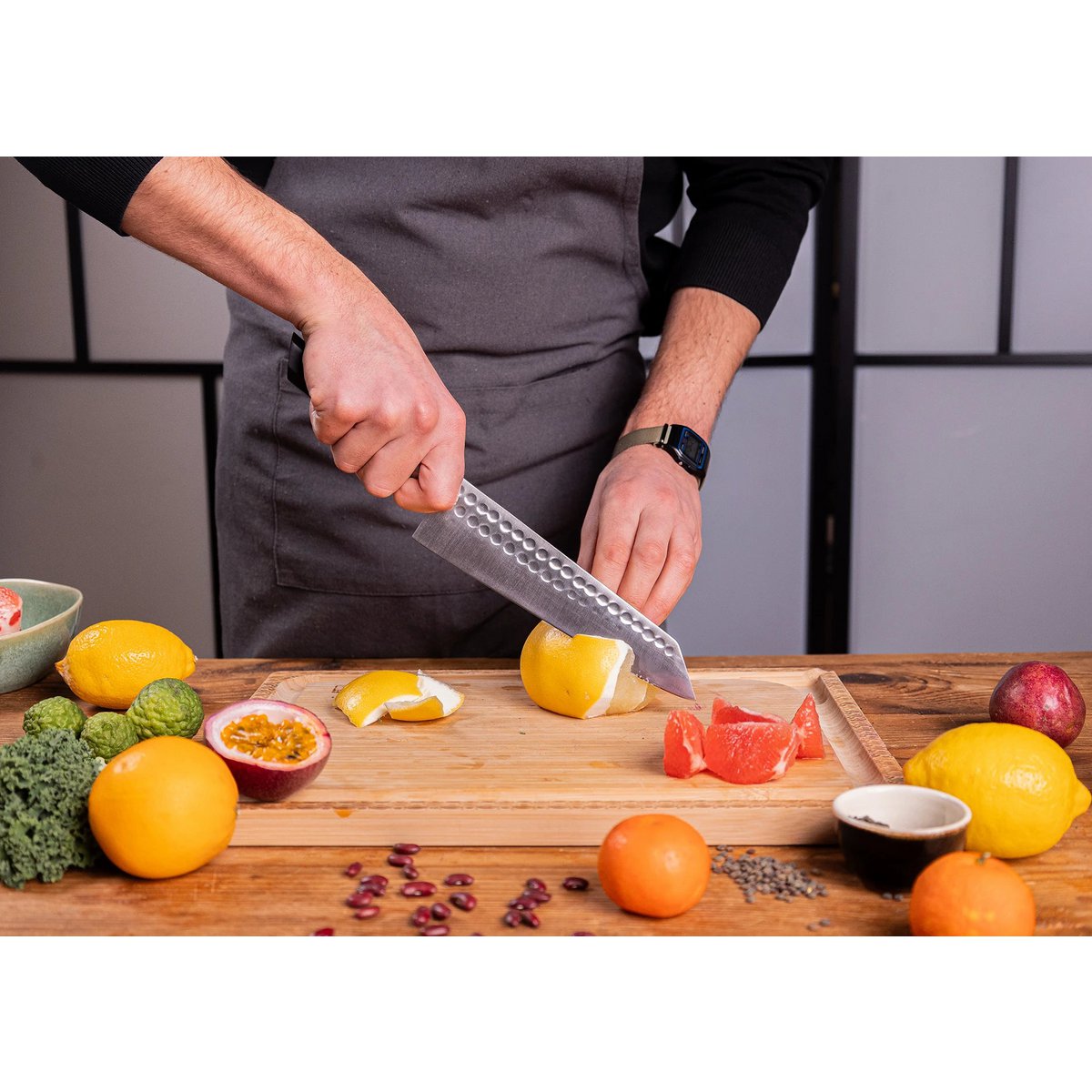 Set aus Messern und Küchenzubehör – Bunka Complete Set Deluxe (C): 4 Messer (Bunka Schälmesser + Bunka Petty + Bunka Santoku + Kiritsuke) + 2 Zubehörteile (Rollmessertasche aus 100 % Baumwolle + Wetzstahl)