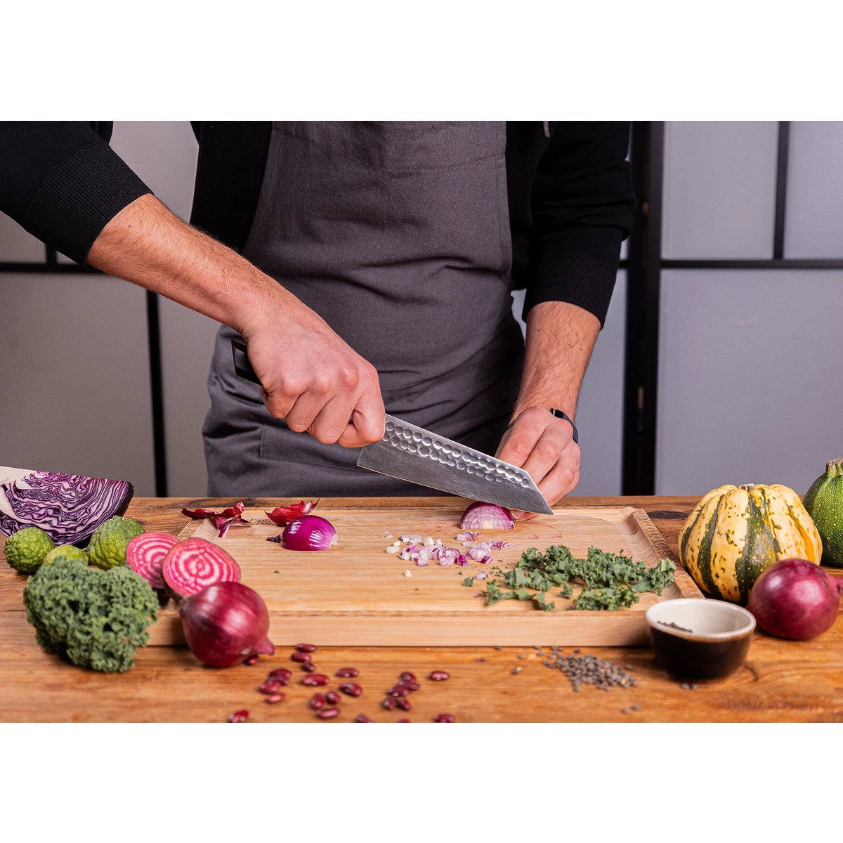 Set aus Messern und Küchenzubehör – Bunka Complete Set Deluxe (C): 4 Messer (Bunka Schälmesser + Bunka Petty + Bunka Santoku + Kiritsuke) + 2 Zubehörteile (Rollmessertasche aus 100 % Baumwolle + Wetzstahl)